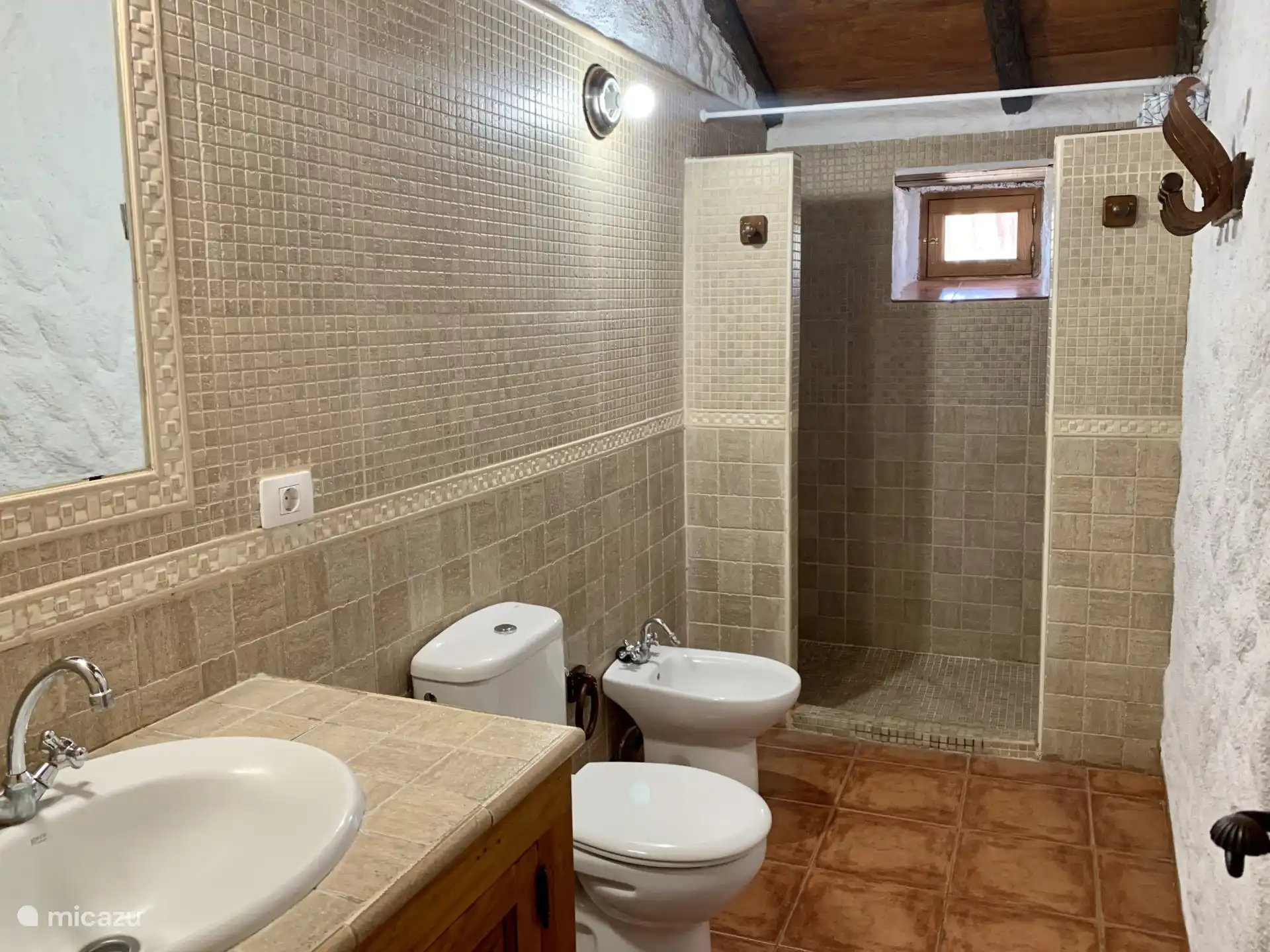 Badezimmer mit Dusche