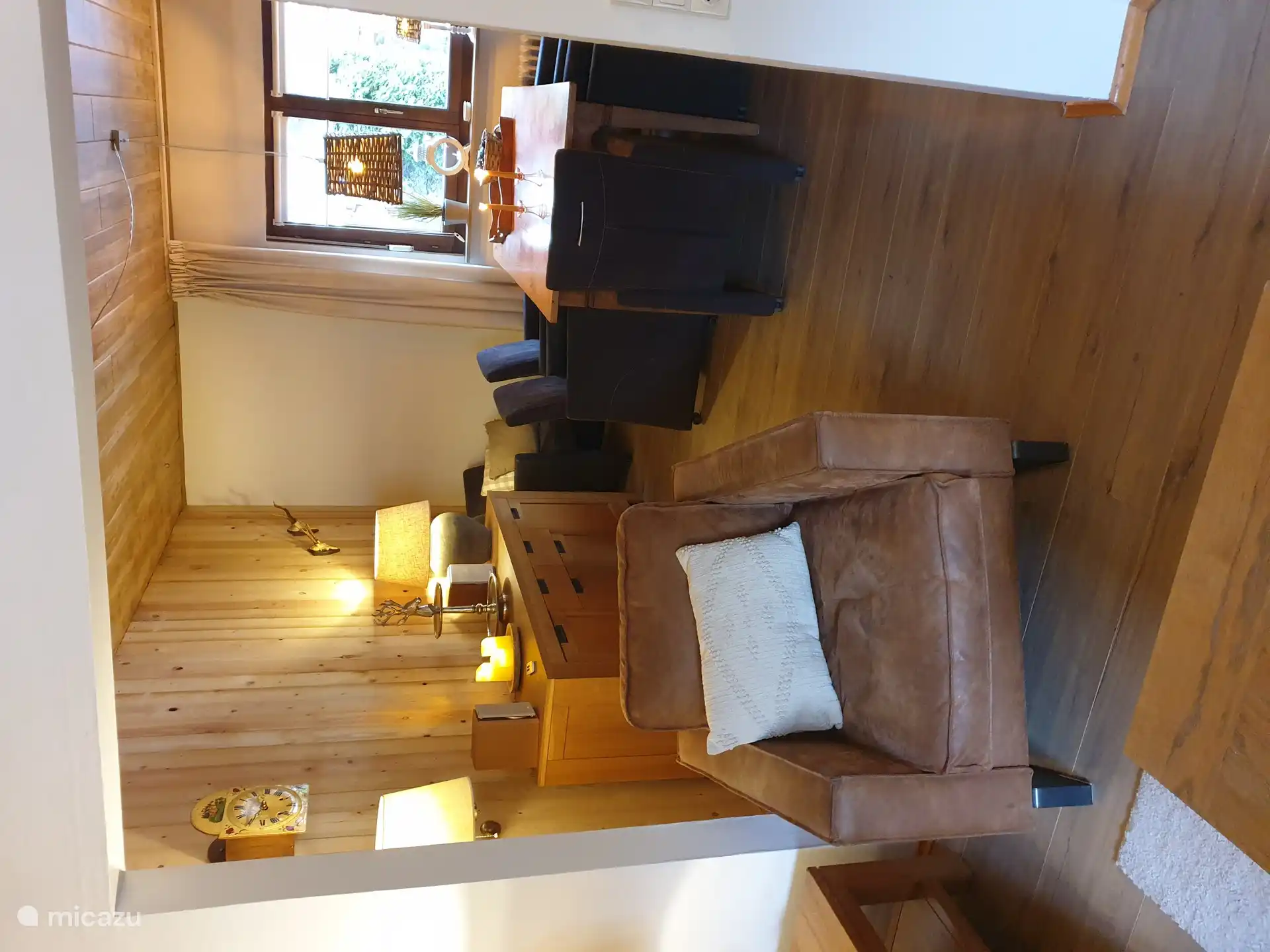 Geräumiges Esszimmer.