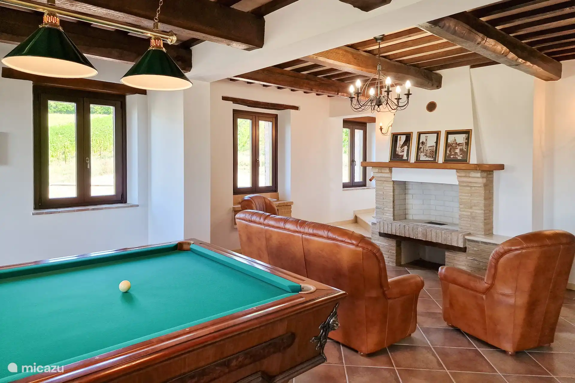 Auf diesem Foto sehen Sie einen Teil des Billards, das Sie während Ihres Urlaubs zur Unterhaltung begleiten wird, insbesondere für diejenigen, die sich für diesen Sport begeistern.