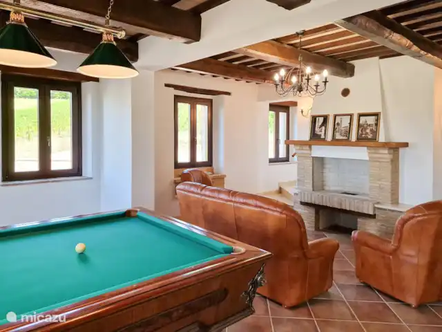 Villa Montserrat en Italia, Marche, Montelparo - villa En esta foto puedes ver una parte del billar que te acompañará durante tus vacaciones para entretenerte, especialmente para aquellos que son apasionados de este deporte.
