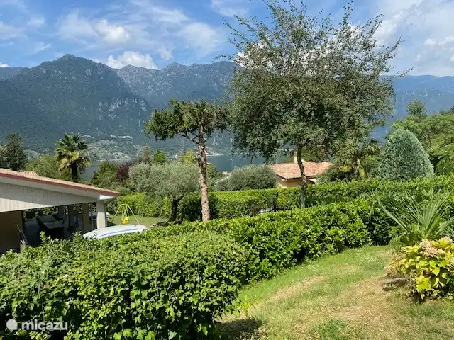 Uitzicht vanaf terras
