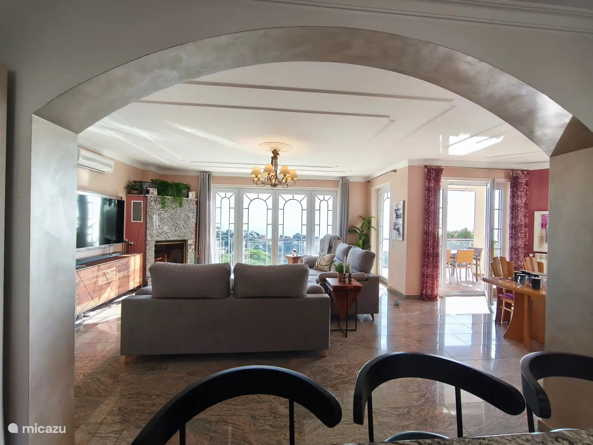 Avec une vue magnifique sur la mer