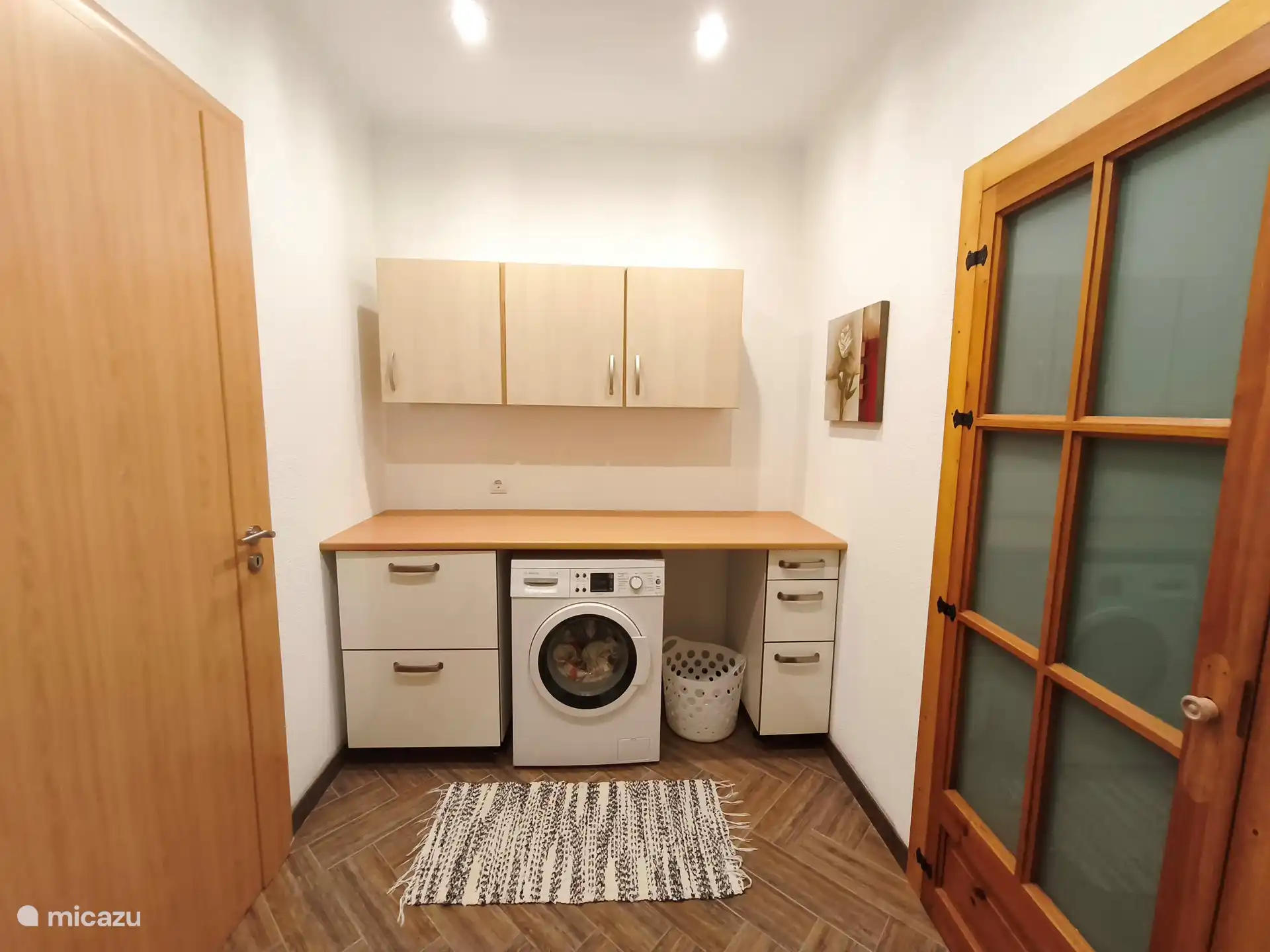 Avec machine à laver et espace pour laisser votre linge