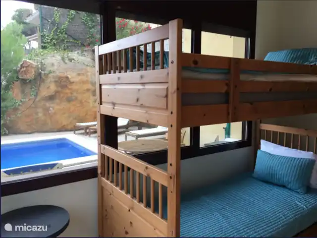 Villa Begur en España, Costa Brava, Begur - villa Habitación con literas con vistas a la piscina