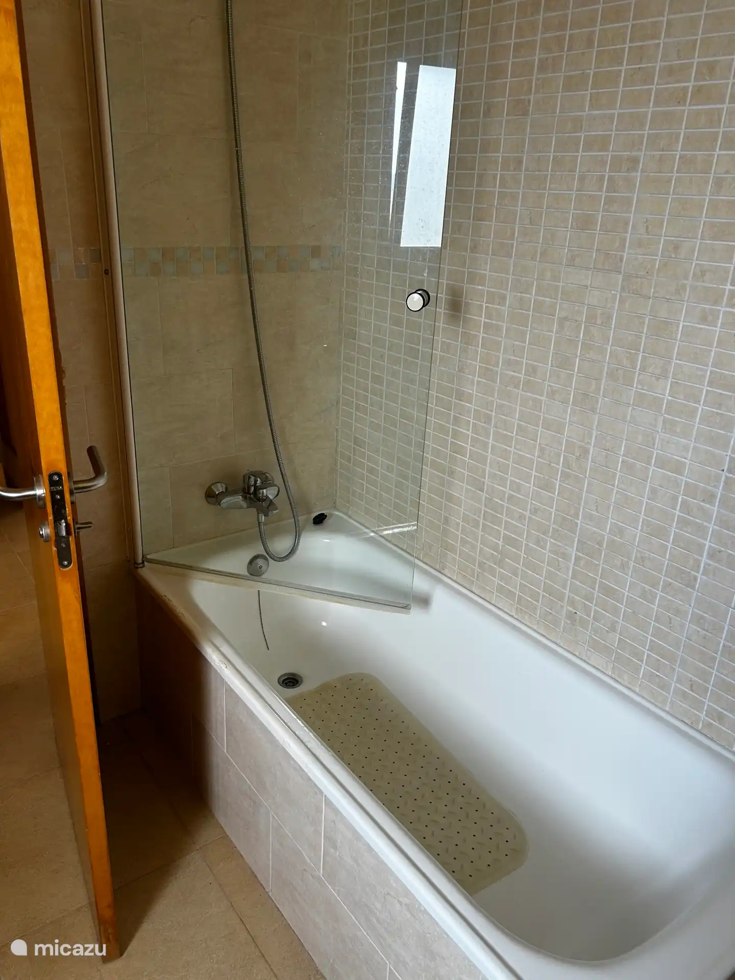   Badewanne im eigenen Badezimmer