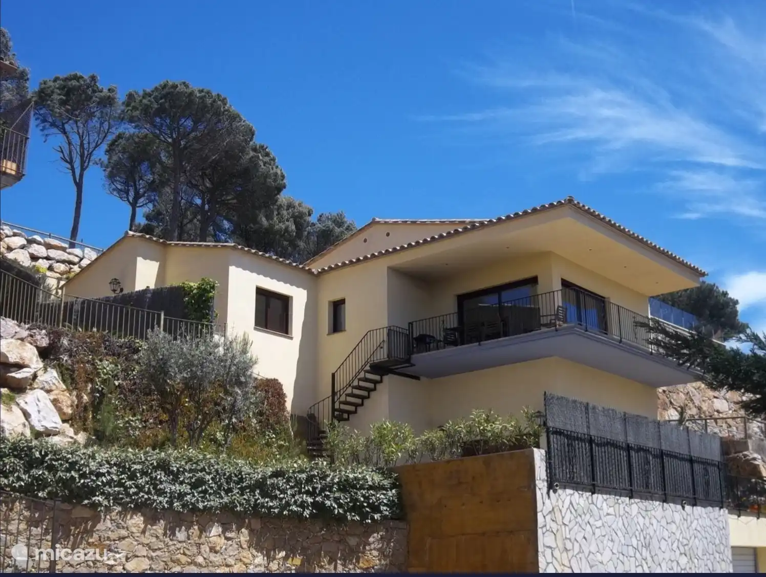 Vorderseite des gesamten Hauses