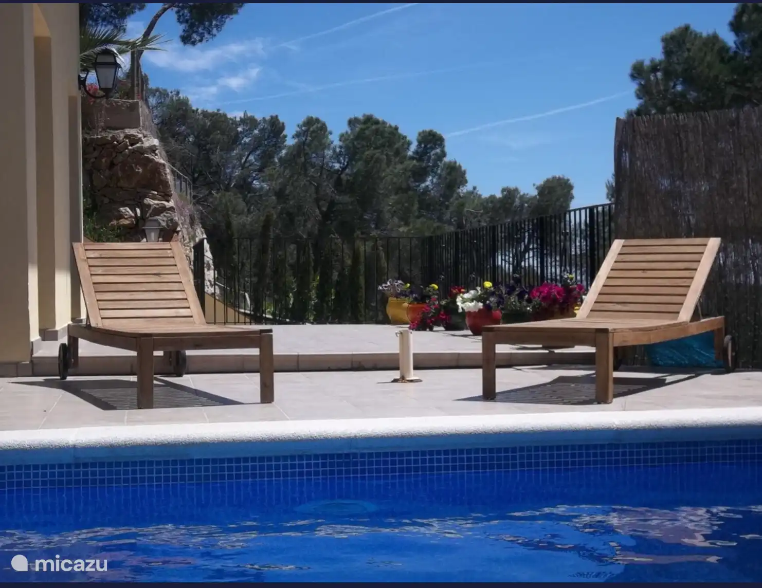 Genießen Sie die Sonne oder eine der Liegen