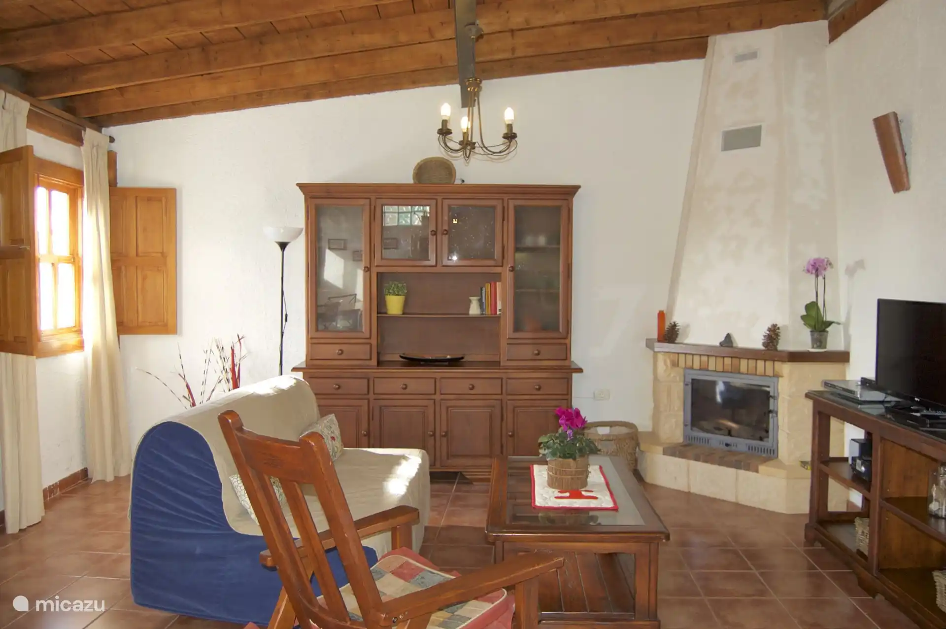 Das Wohnzimmer mit Kamin