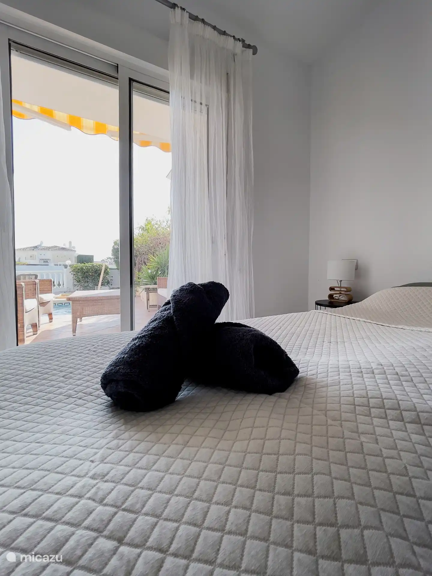 Hauptschlafzimmer mit angrenzender Terrasse