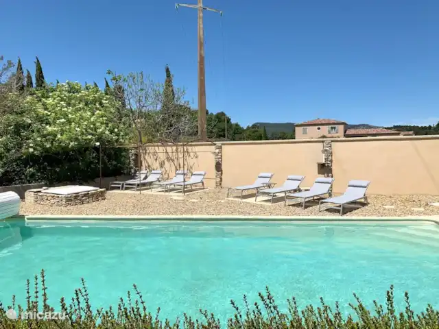 Villa du Jas de Court | France, Vaucluse, Le Barroux - villa Vue sur la piscine et les transats