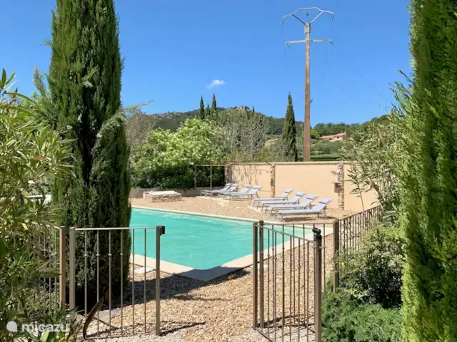 Villa du Jas de Court | France, Vaucluse, Le Barroux - villa Espace piscine avec un portillon sécurisé pour les enfants.