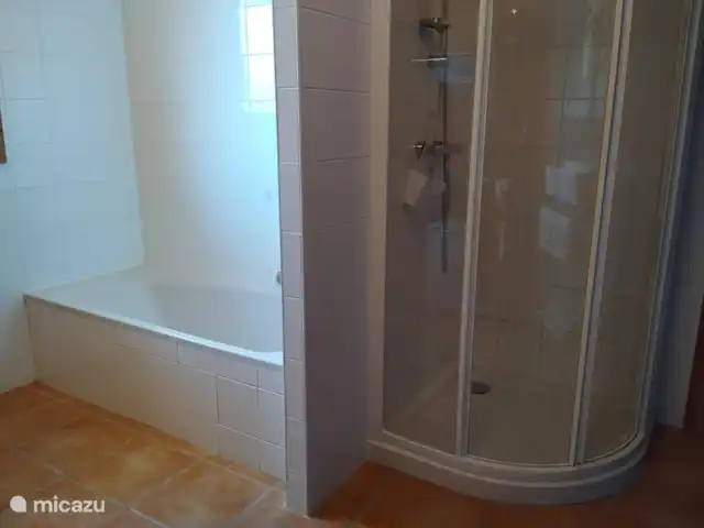Micolline | France, Lot, Souillac - maison de vacances La douche et le bain