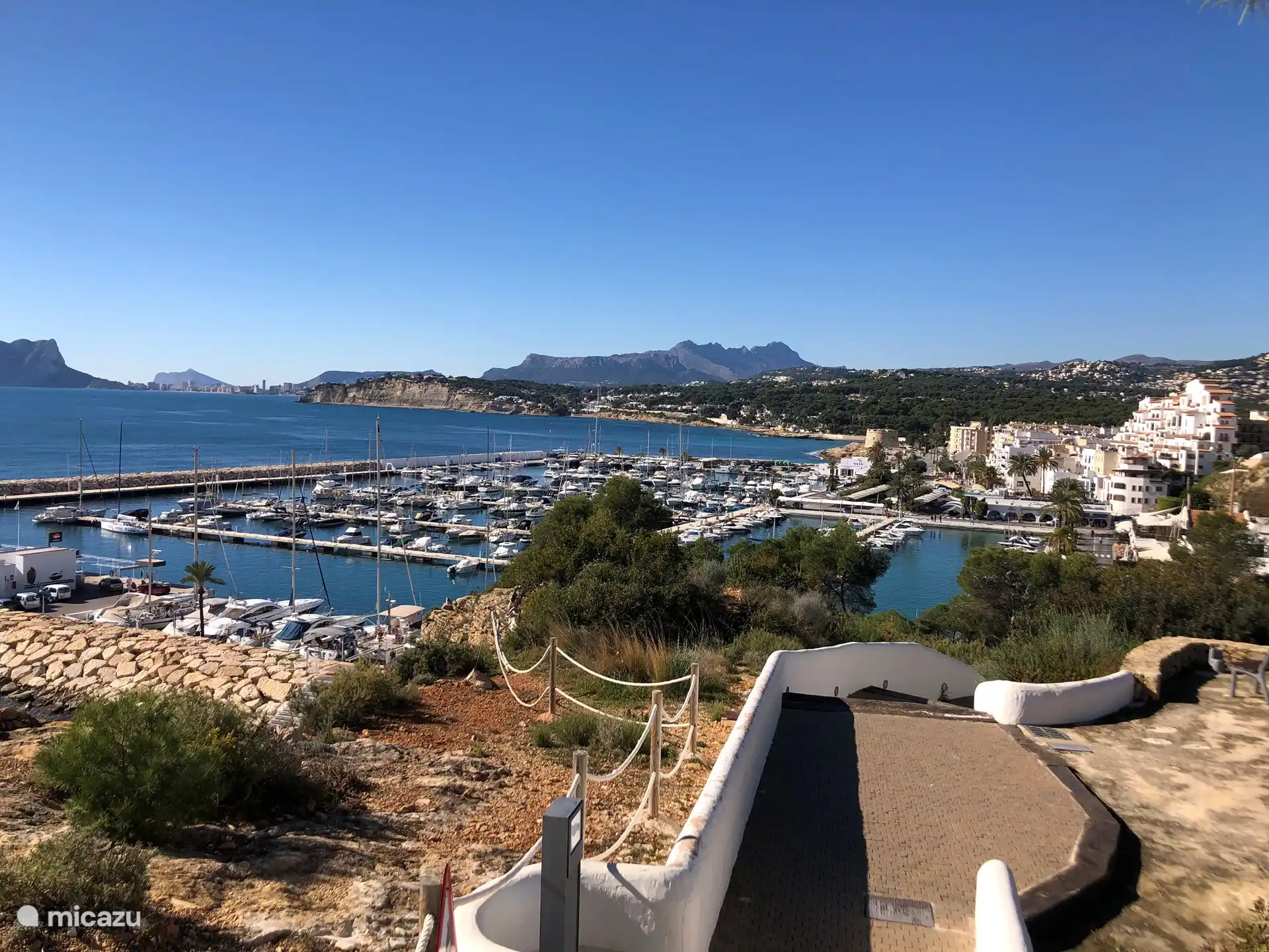 Blick über den Yachthafen von Moraira
