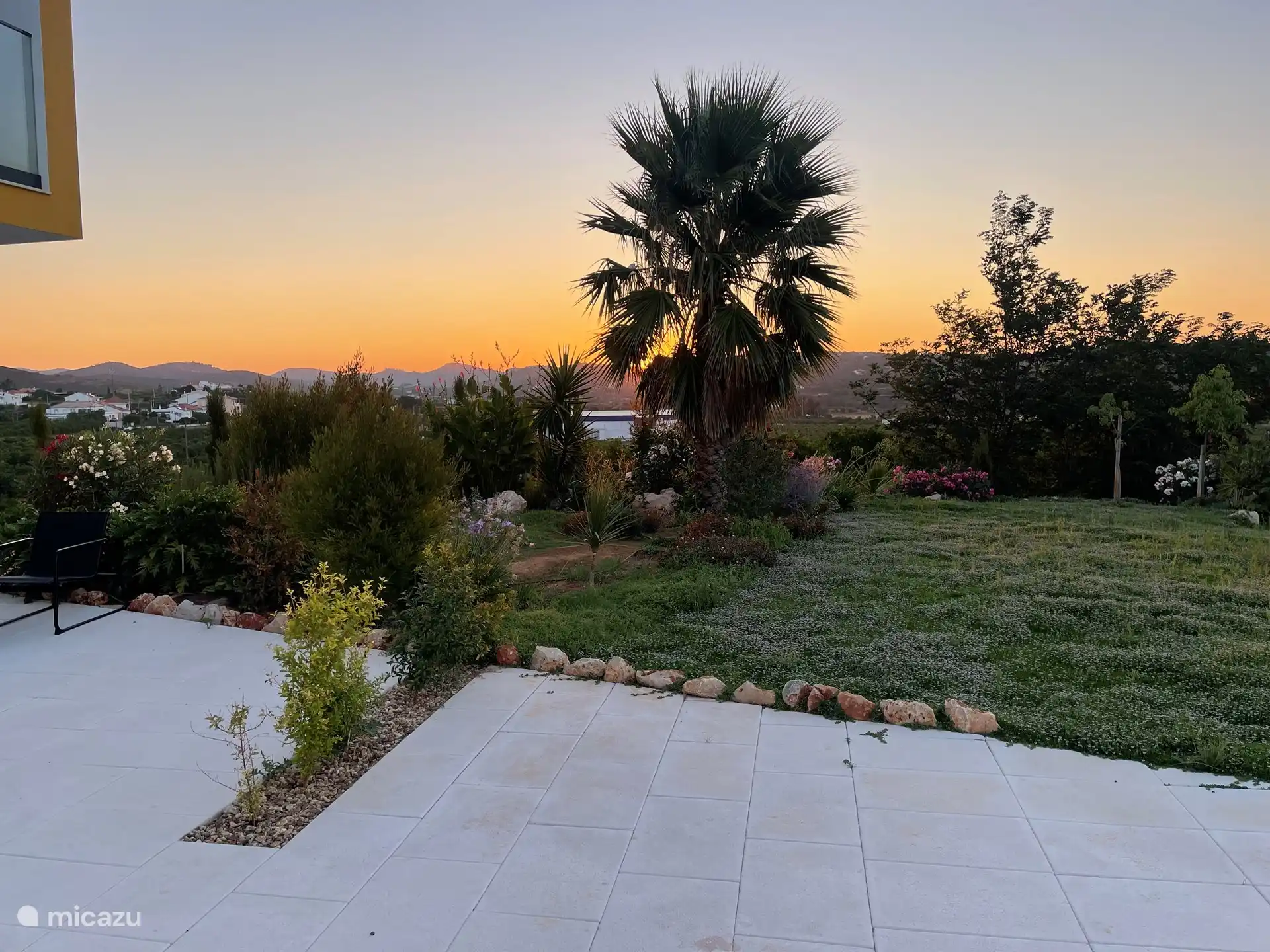 Blick von der Terrasse bei Sonnenaufgang