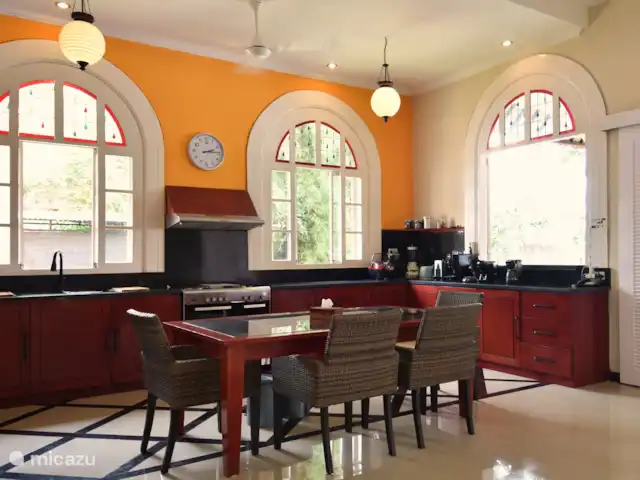 Villa de luxe Mimosa | Indonésie, Bali, Kalibukbuk - villa cuisine intérieure et salle à manger intérieure