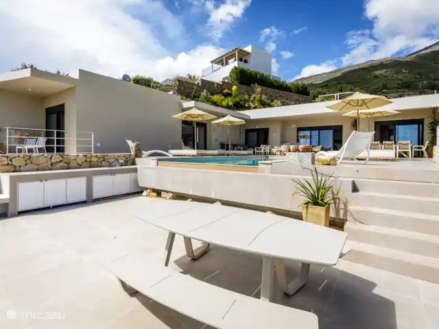 Villa Elysian huren in Griekenland, Kreta, Mariou - villa De picknicktafel bij de buitenkeuken