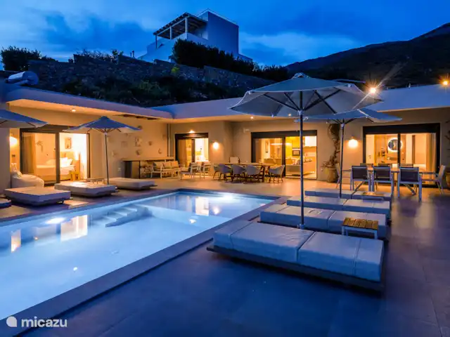 Villa Elysian huren in Griekenland, Kreta, Mariou - villa Het terras is in de avond gezellig verlicht