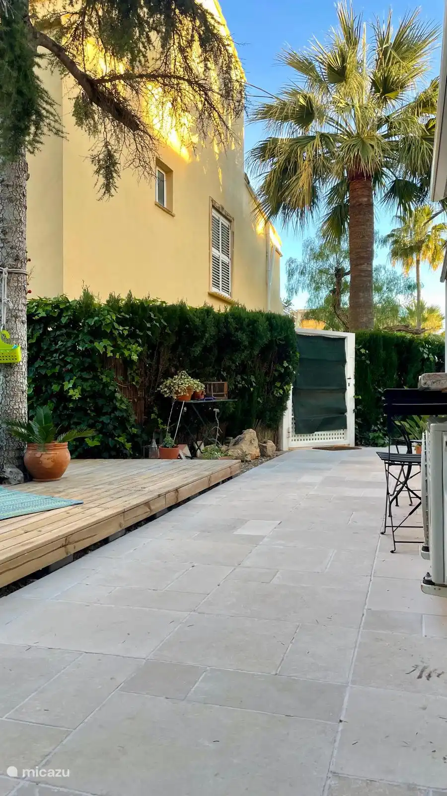 Direkter Zugang zu Pool und Gärten