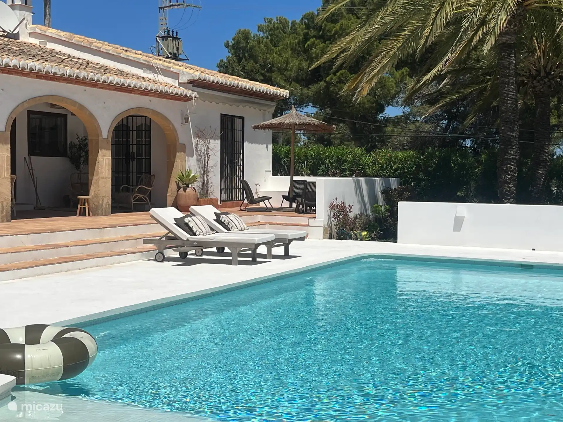  Terrasse avec piscine 10 m x 5 m