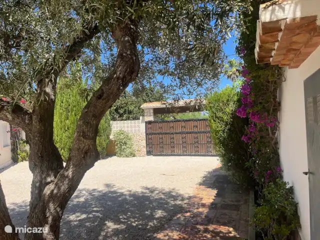 Mil Sueños en España, Costa Blanca, Jávea - villa calzada con portón eléctrico