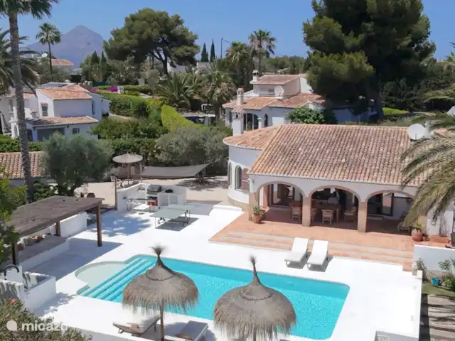 Mil Sueños en España, Costa Blanca, Jávea - villa ¡Preciosa terraza rodeada de vegetación!