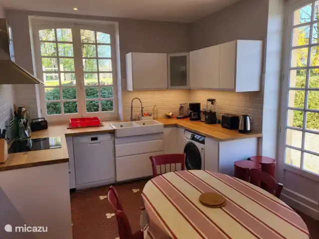 Lafousalle en Francia, Lot, Gourdon - casa de campo / castillo La cocina