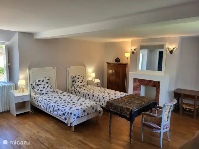 Lafousalle en Francia, Lot, Gourdon - casa de campo / castillo El dormitorio