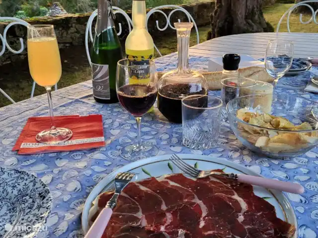 Lafousalle en Francia, Lot, Gourdon - casa de campo / castillo Una mesa puesta