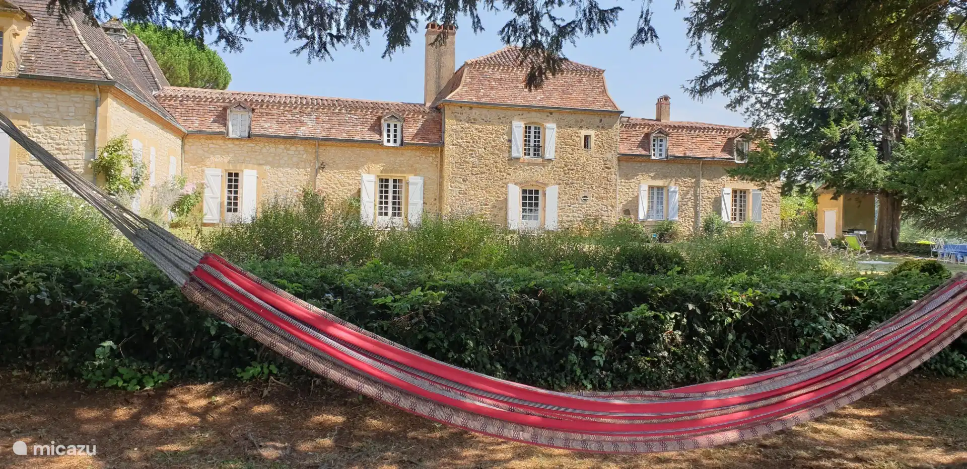 Een hangmat in de tuin