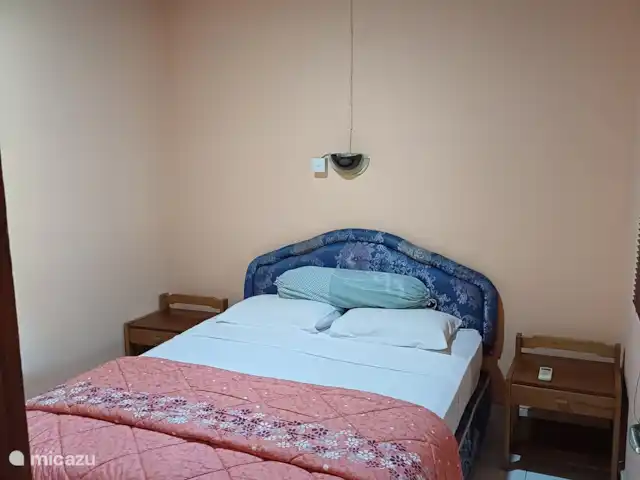 Jasri Villa Loen | Indonésie, Bali, Jasri Pantai - bungalow Chambre avec climatisation et ventilateur de plafond