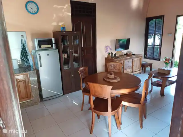 Jasri Villa Loen | Indonésie, Bali, Jasri Pantai - bungalow Salon avec cuisine
