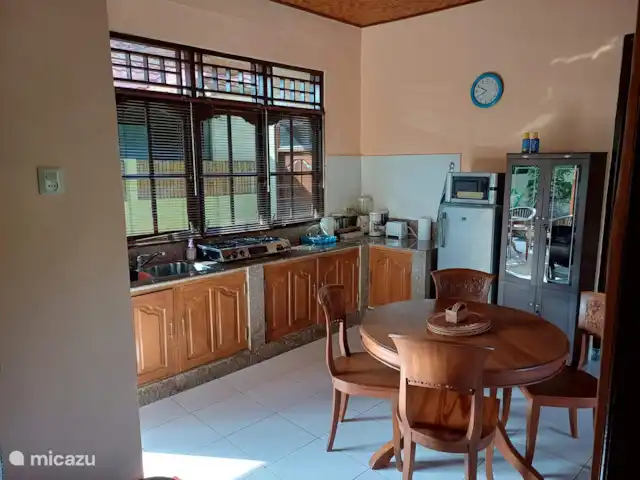 Jasri Villa Loen | Indonésie, Bali, Jasri Pantai - bungalow Salon avec cuisine