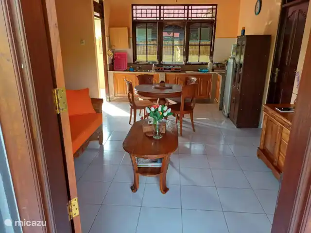 Jasri Villa Loen | Indonésie, Bali, Jasri Pantai - bungalow Salon avec cuisine