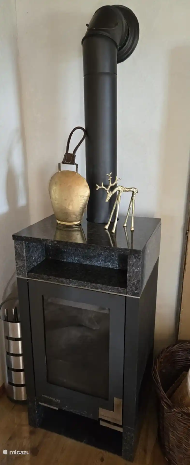 Preciosa estufa de leña para un ambiente aún mayor