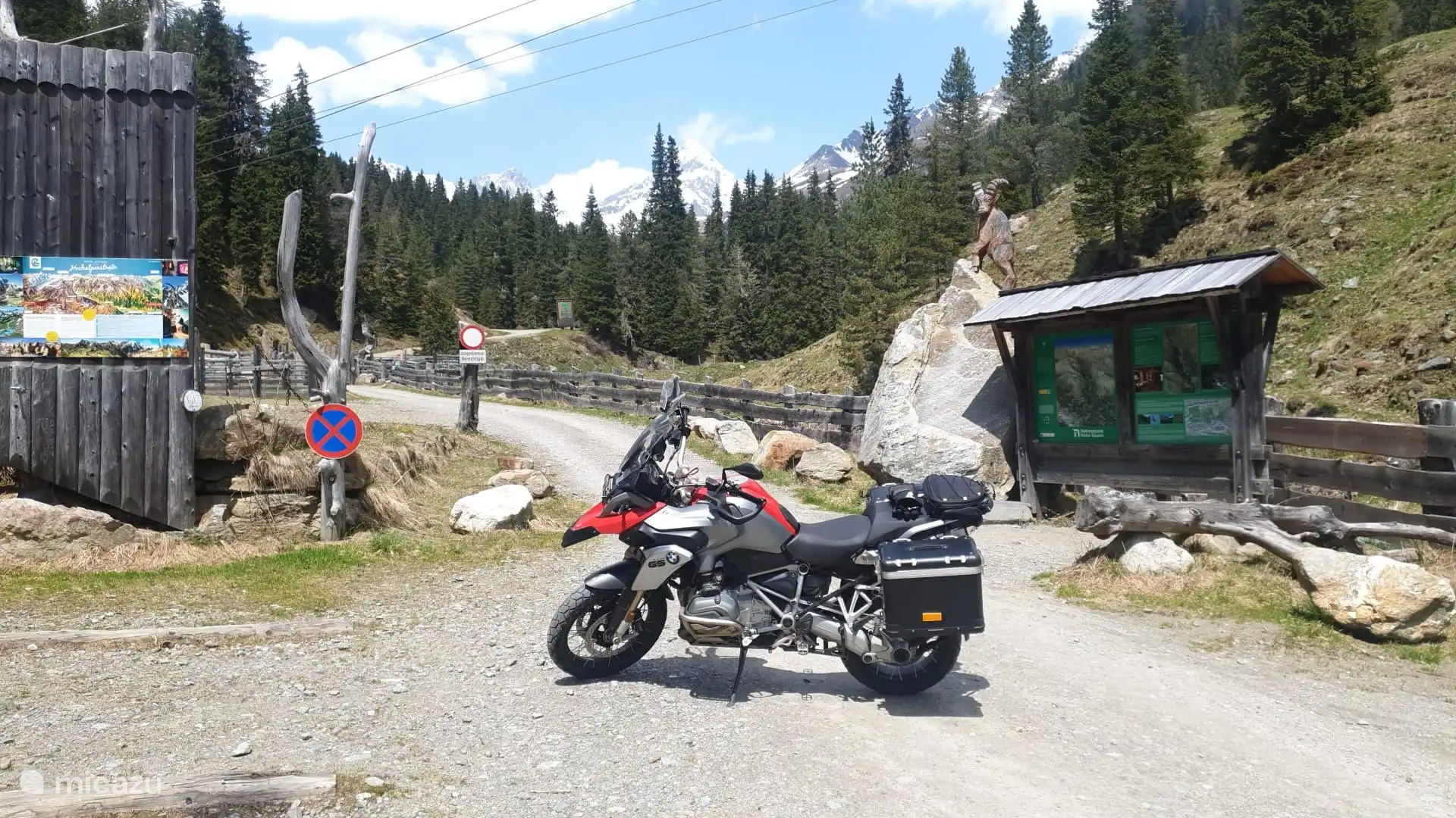 Puedo ayudarte con las rutas en moto más bonitas, tanto en Austria, como en los Dolomitas y Eslovenia.