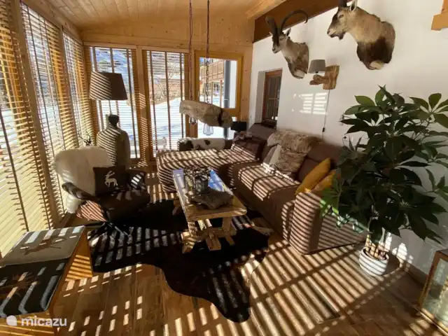 Chalet Murmel huren in Oostenrijk, Karinthië, Grosskirchheim - vakantiehuis De Wintergarten is ons meest favoriete plekje in Chalet Murmel. Heerlijk tot rust komen met een wijntje en een boek, met het geweldige uitzicht om je heen.