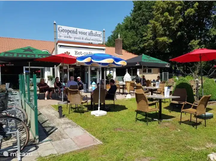 Restaurant mit gemütlicher Terrasse auf dem Campingplatz 