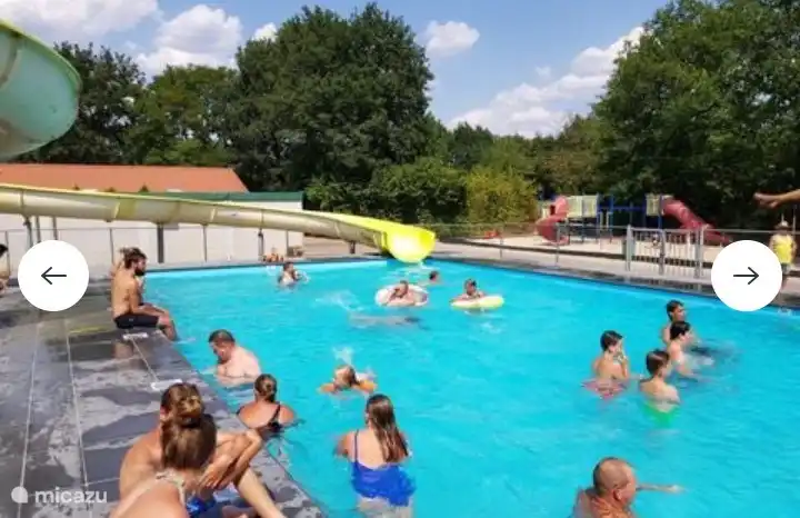 Außenpool mit Rutsche 