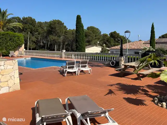 Location de Vacances Espagne, Costa Brava, L'Estartit, bungalow - Palmeras Estartit A Le jardin avec transats