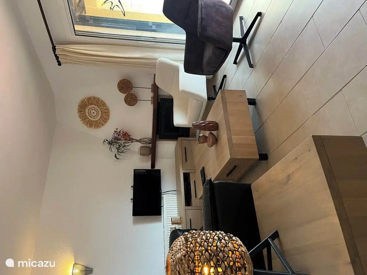 Die gemütliche Sitzecke mit TV