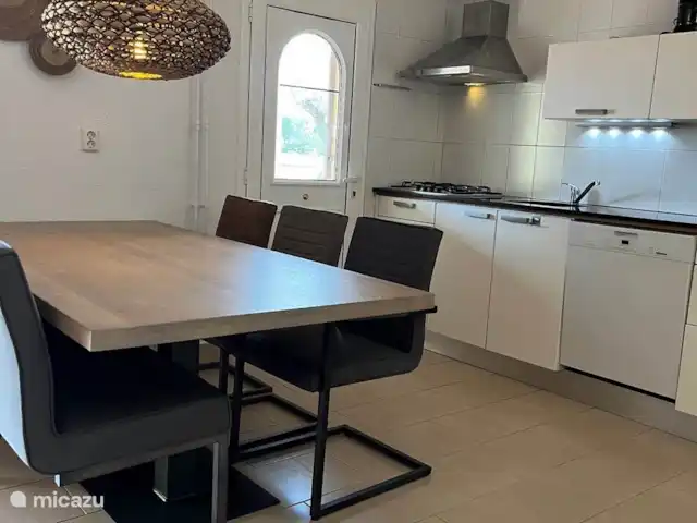 Location de Vacances Espagne, Costa Brava, L'Estartit, bungalow - Palmeras Estartit A La cuisine avec un grand coin repas