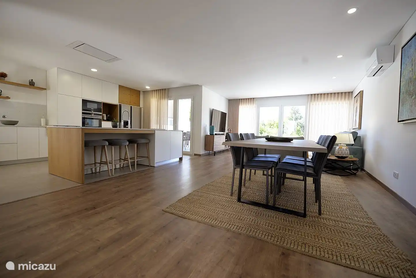 Wohnzimmer mit Essbereich