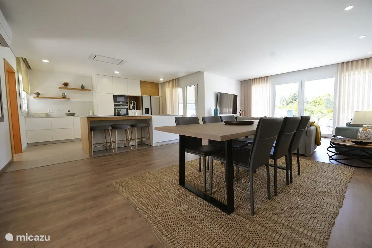 Essbereich mit offener Küche