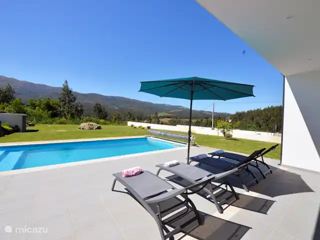 Villa Nala en Portugal, Costa Verde, Ponte De Lima - villa Piscina con tumbonas