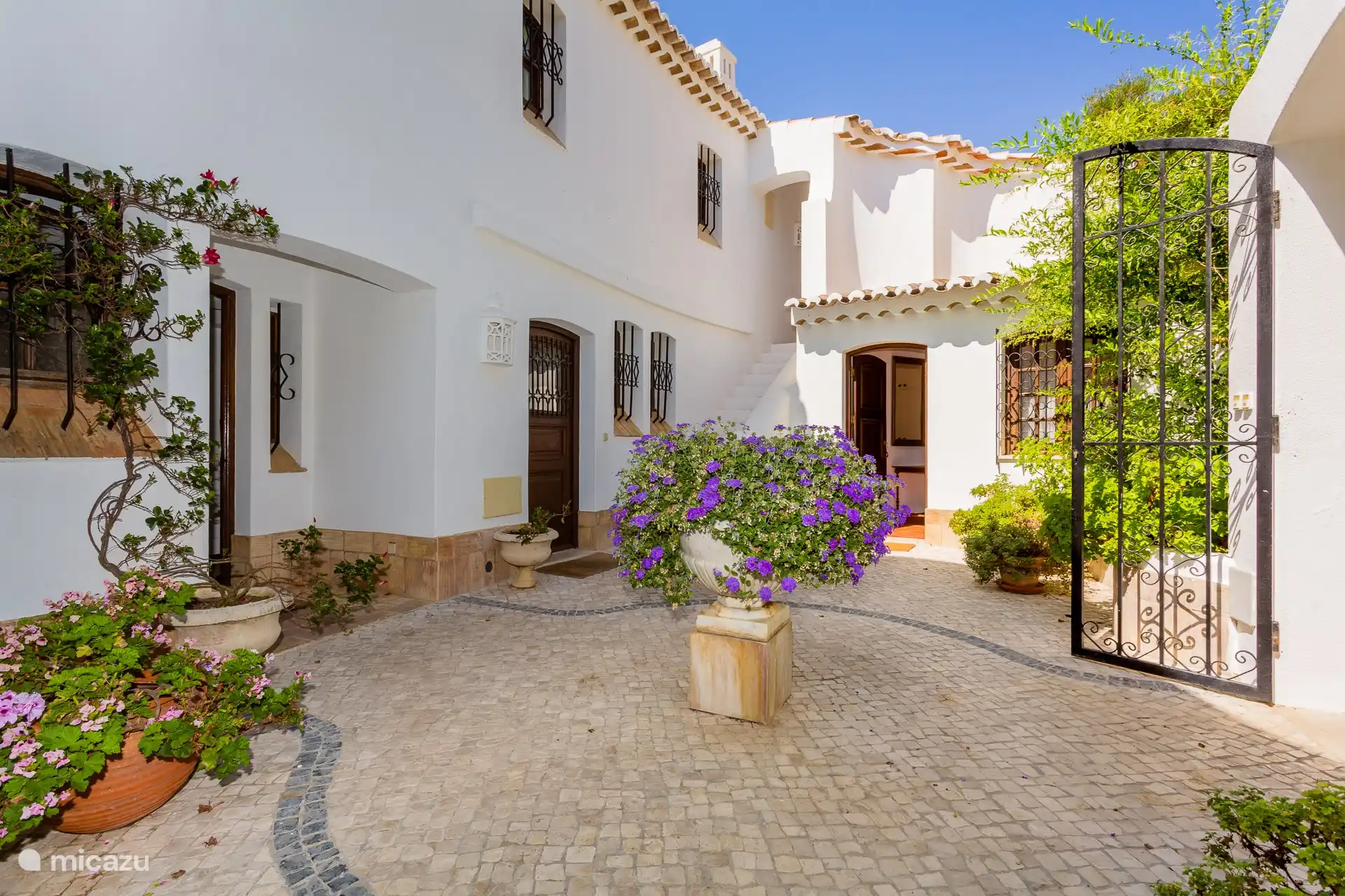 Puerta de entrada Aqueda