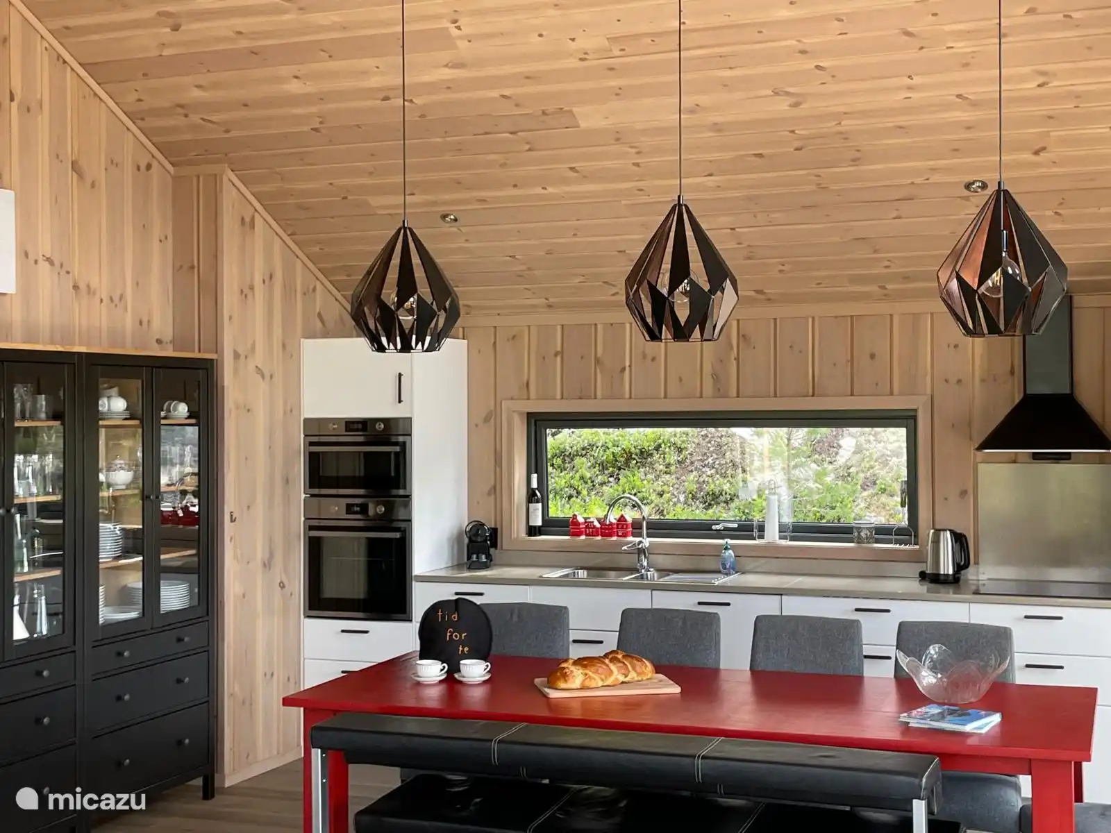 Salle à manger et cuisine ouverte