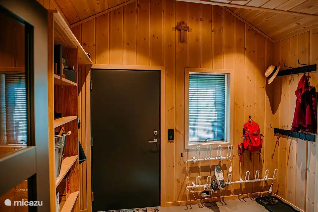 Hall - vestiaire avec séchoirs