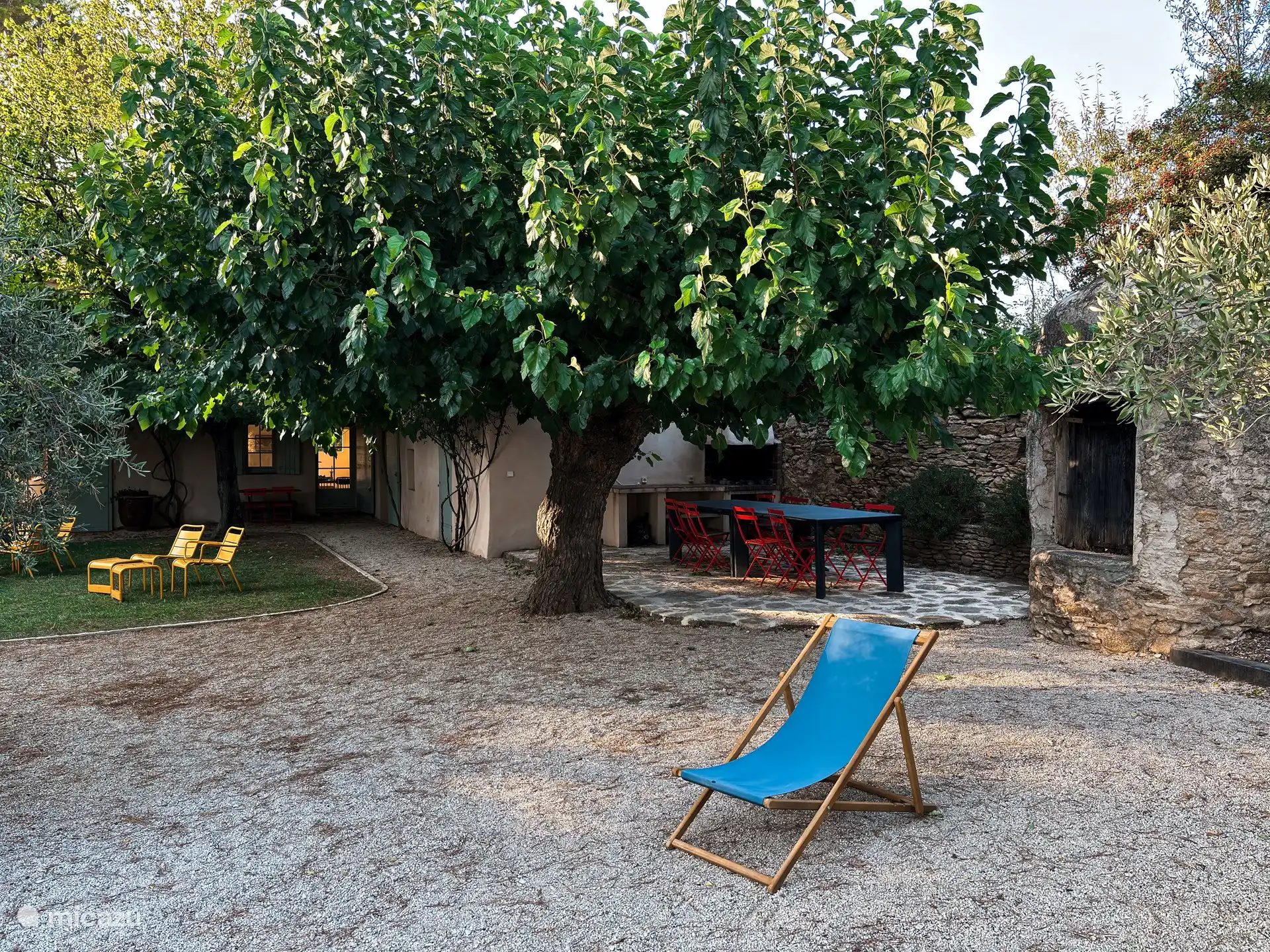 Außenterrasse und Grillplatz