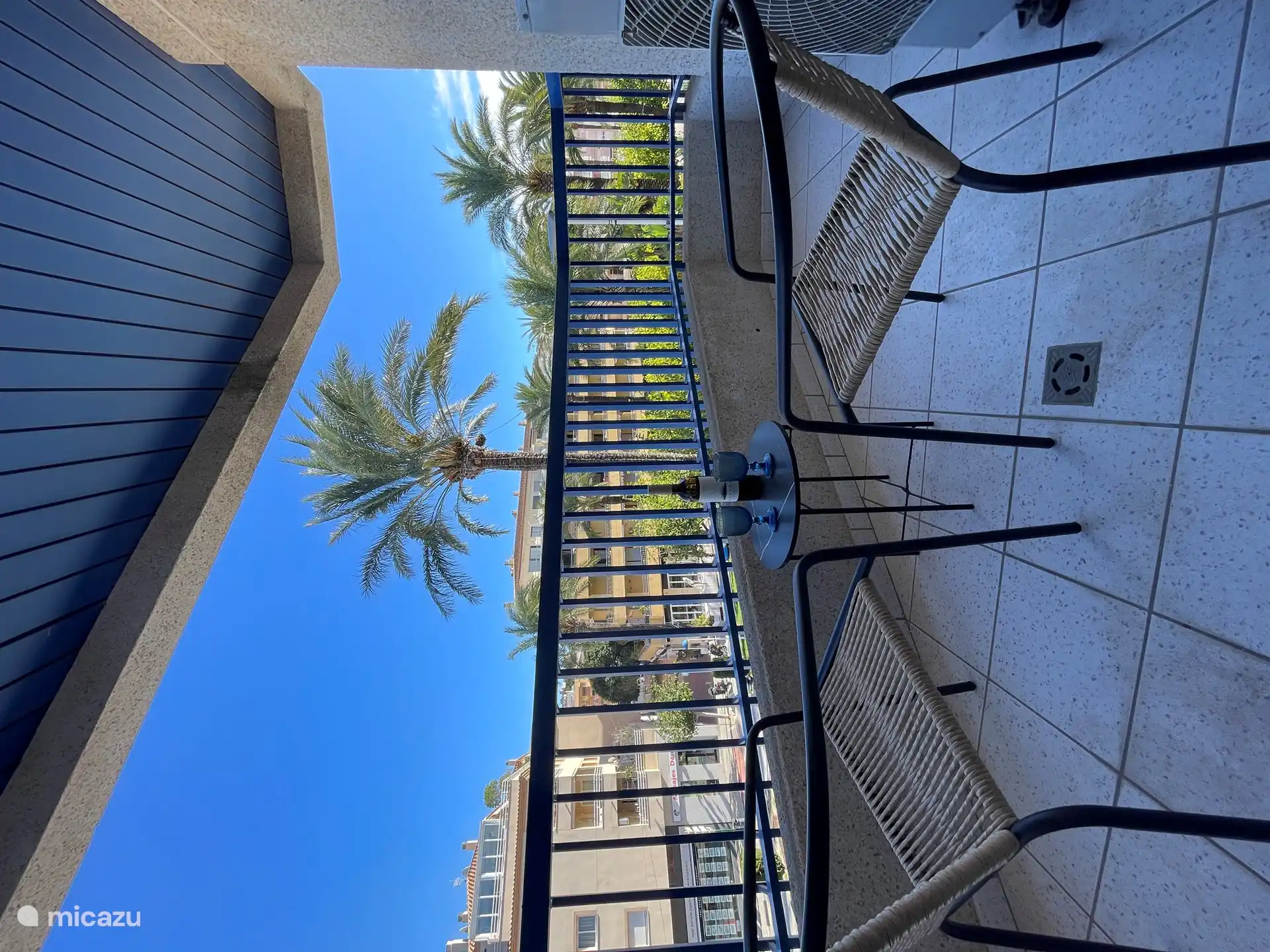 Balkon an der Vorderseite des Hauptschlafzimmers.