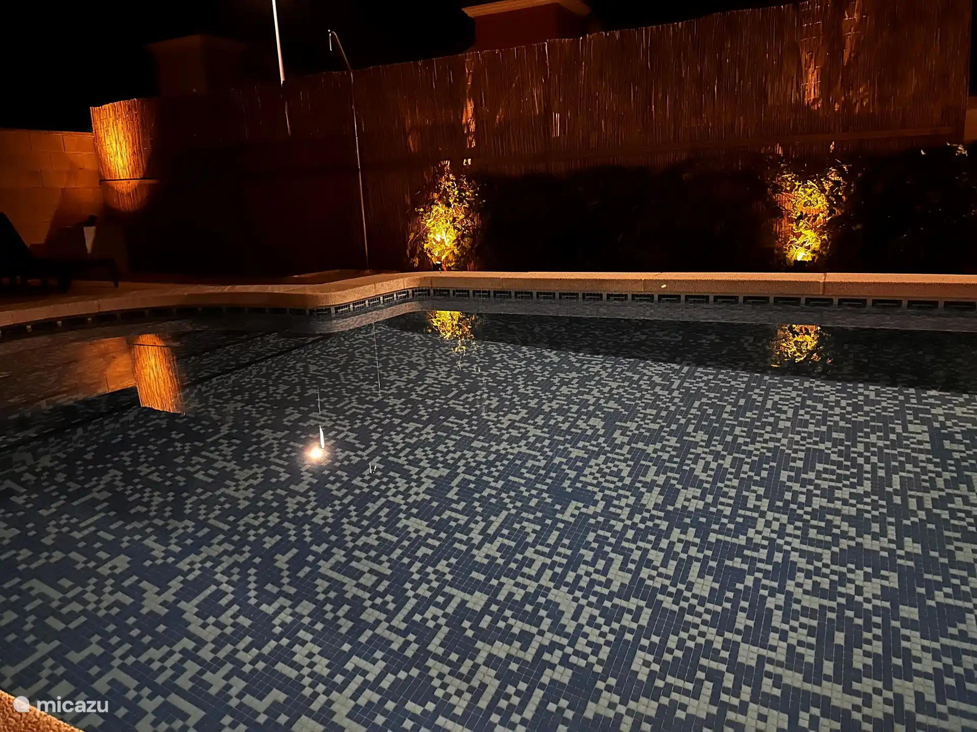Piscine la nuit